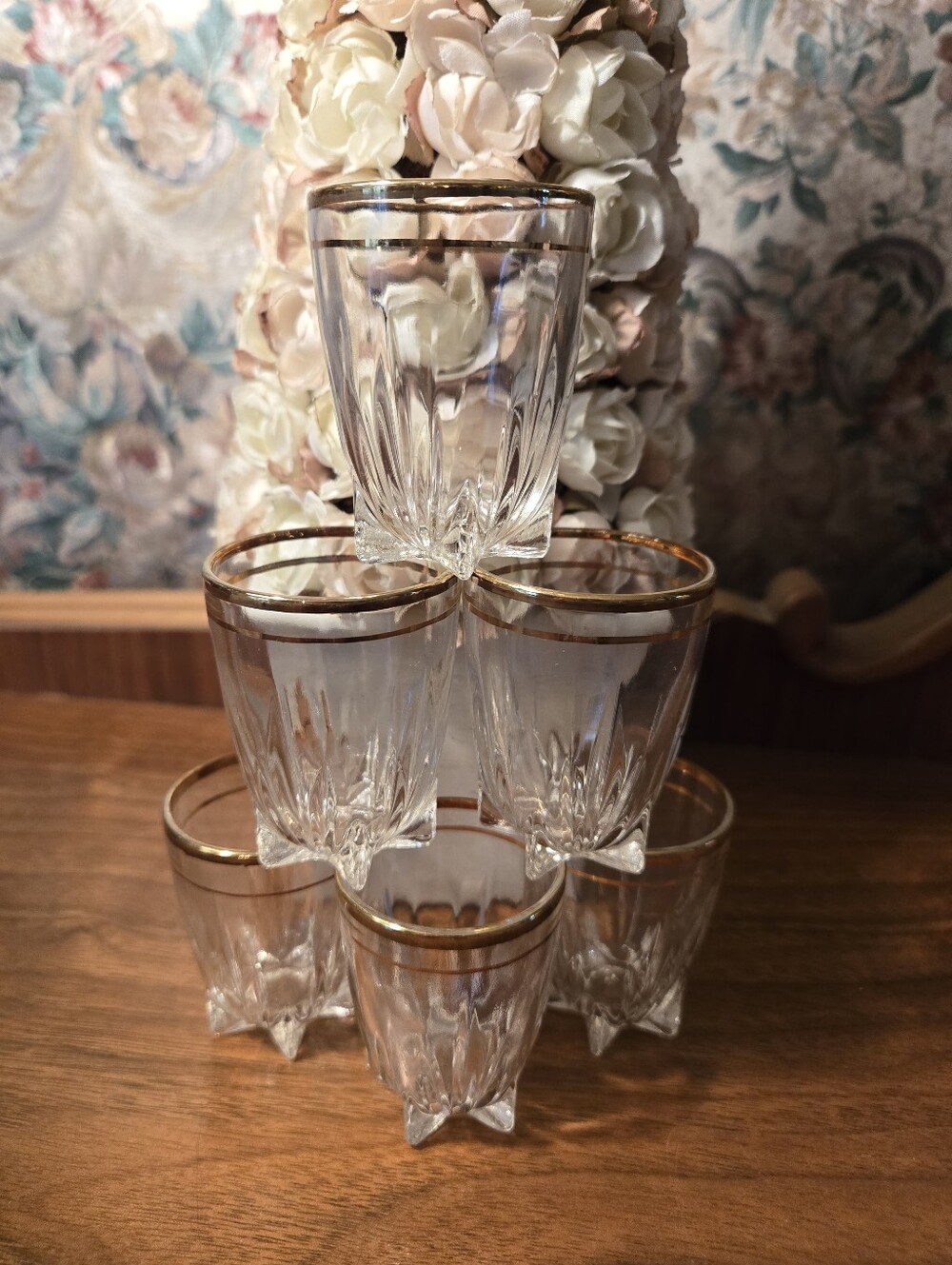 VINTAGE - Set of 6- FEDERAL GLASS FINE SHOT GLASSES - TRIMMED IN GOLD BANDS